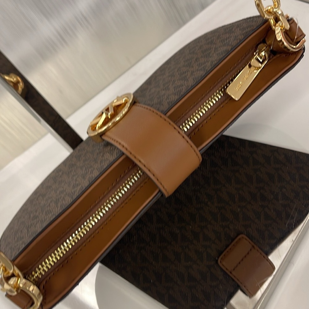 MICHAEL KORS
Carmen Small Shoulder Pochette Bag
Brown Signature 
NWT - Picture 16 of 16
